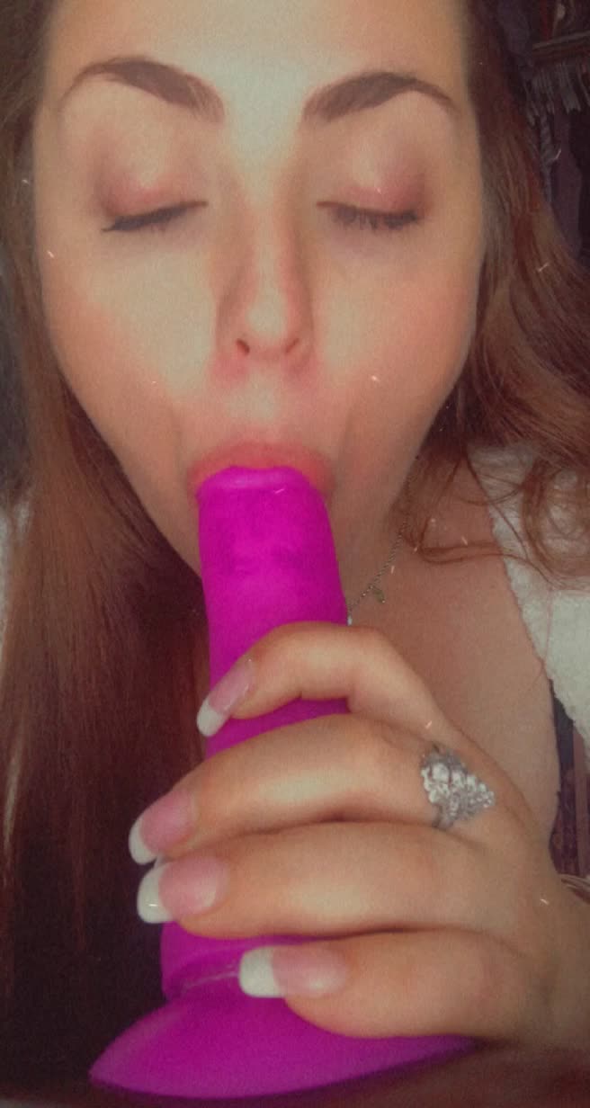 Hope you don't mind a more natural look while I'm sucking your cock.💕