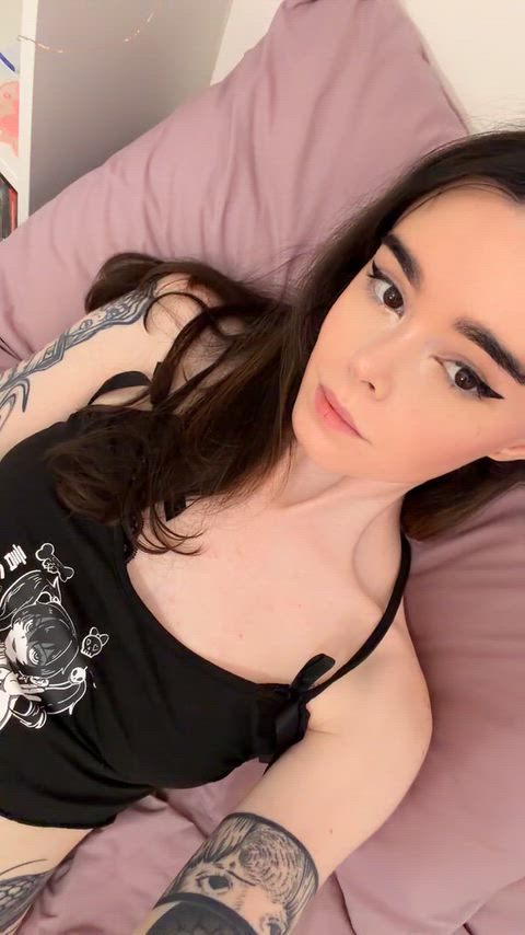 prettier than ur gf, bigger cock than her too🤪 thumbnail