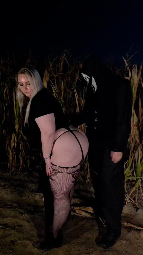Come make me scream in the cornfield