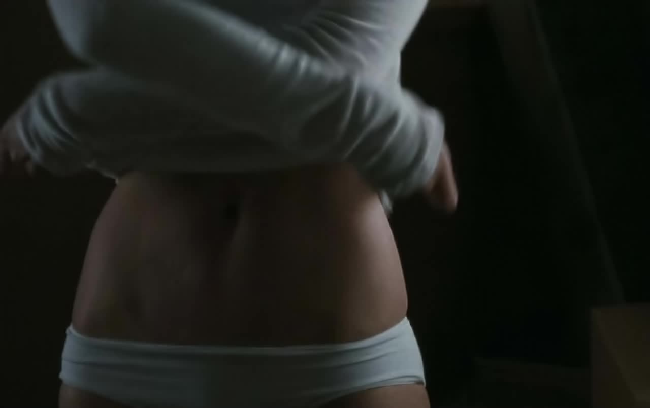 Kate Beckinsale getting ready to shower