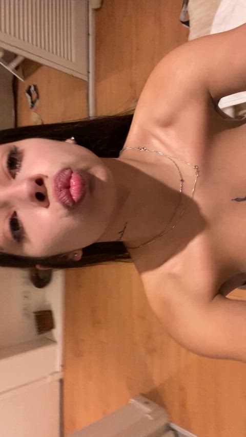 CoralEminentQueenalexandrasbirdwingbutterfly thumbnail
