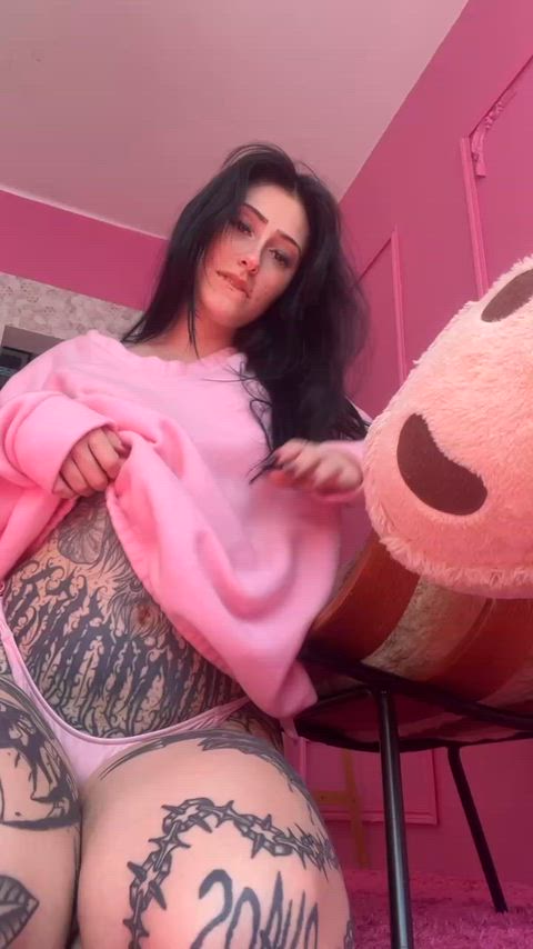 Can a girl be cute and tattooed at the same time