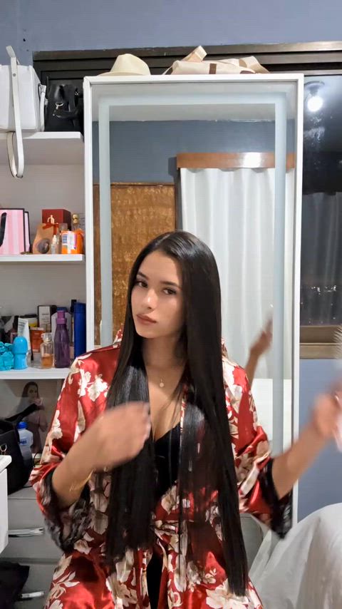 Would u brush my hair ?