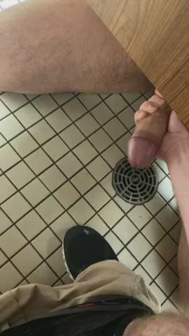 Found a friend in the bathroom