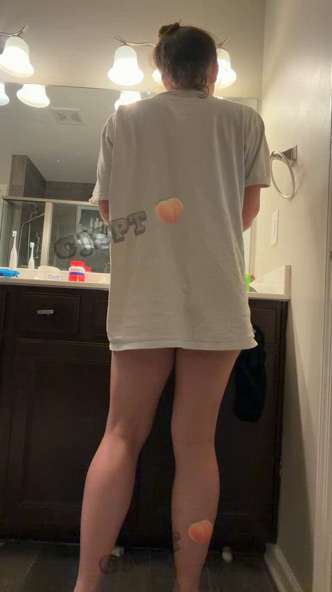 Hiding the wifebutt under PJ shirts