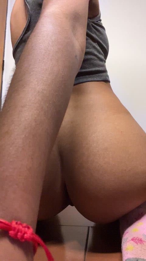 I have this cool magic trick where I can distract you with my ass, let me show you