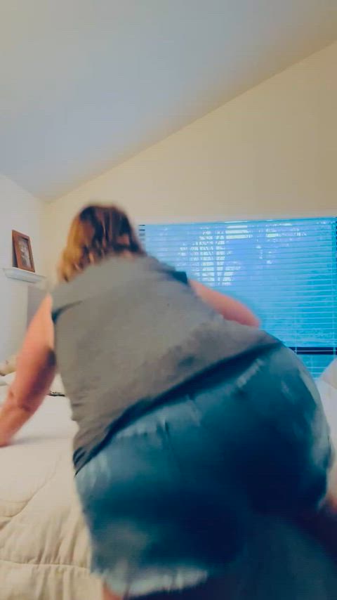 Are You the Type of Young Bull that Would Last 30 Seconds Between My Thick MILF Hips, or Would You Nut & Beg for Round Two? 😈