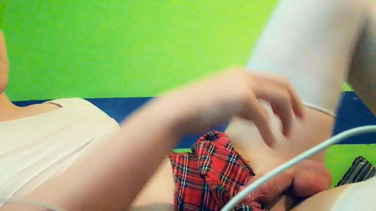 Thanks for 1000 Karma daddies 😘 you’ve all helped me cream my little clitty so many times so now you get to watch 😜