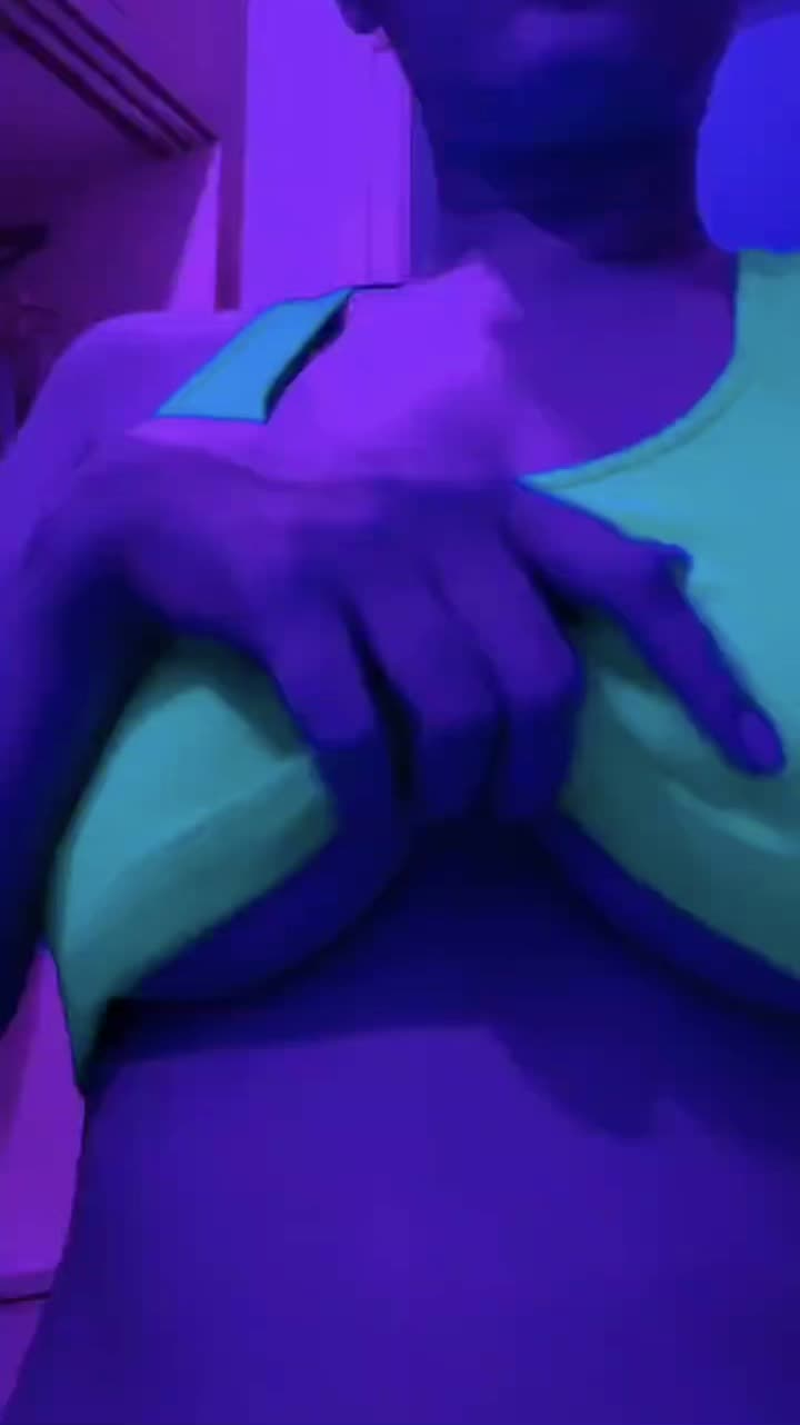 Since you guys had so many requests for a video. Tiddy drop. Tell me how you like it ?