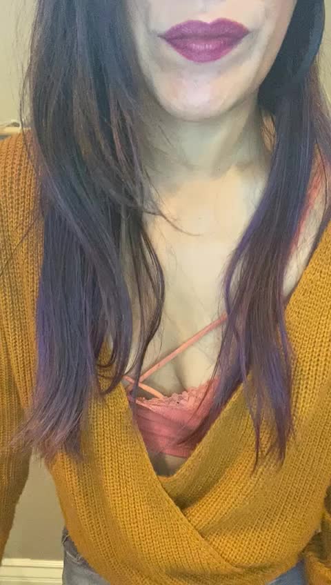 Happy Titty Tuesday !! Wish they were in someone’s mouth right now👅💦