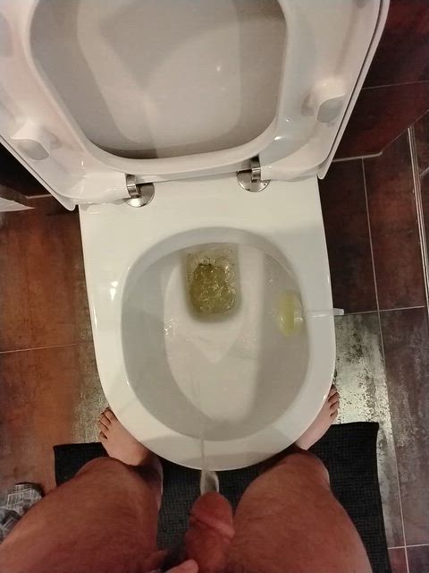 [36] bi married dad here, who wants my piss?