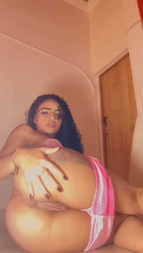 https://es.stripchat.com/Lara__Giil thumbnail