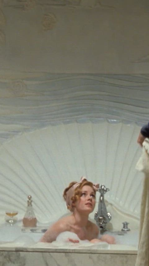 Amy Adams- Miss Pettigrew Lives for a Day