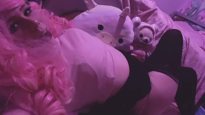 Just layin’ around wiff stuffies 🥰🧸🌸✨