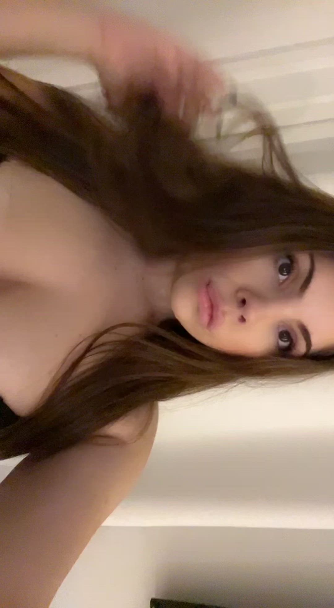 Say hi if you like sluts who take Snapchat nudes 😉🙈