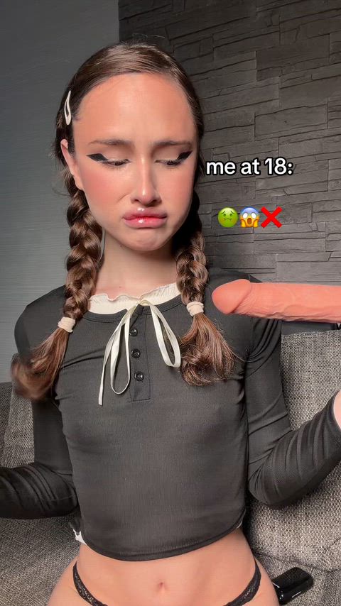 When the light touches the skin, leaving a subtle trace of emotion 😍