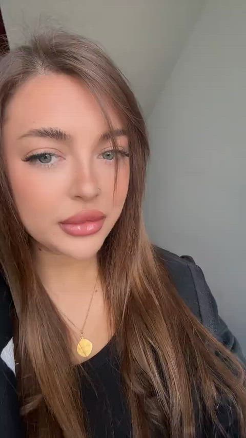 Caught you looking 😏 Now leave a heart. thumbnail