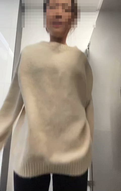 Feeling extra jumpy in my jumper :)