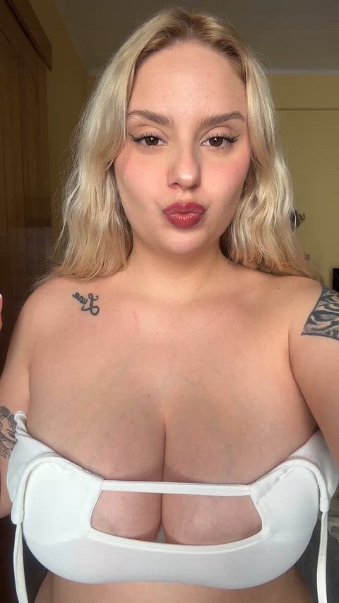 tits so big, they bounce out when i jump