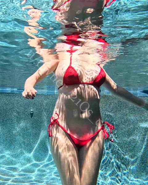 Enjoy a MILF on Monday trying to beat the heat