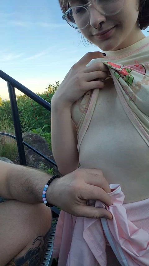 Pull my skirt up please>~<