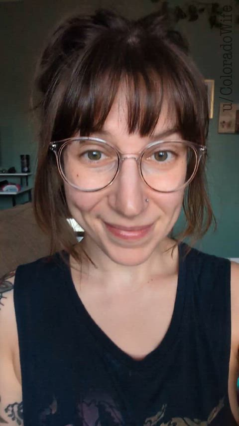 Fresh haircut and sideboob