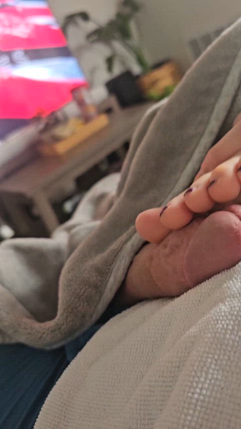 He loves the feeling of my toes on his cock. I felt his body tense up and then...squirt! squirt! 💦💦