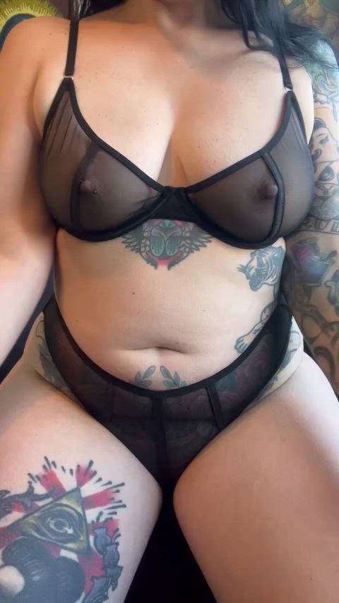 Another weekend over and all I've got to show for it is multiples orgasms and the Best Costume prize at the Halloween party