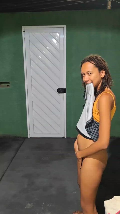 I like playing with pee 🥹