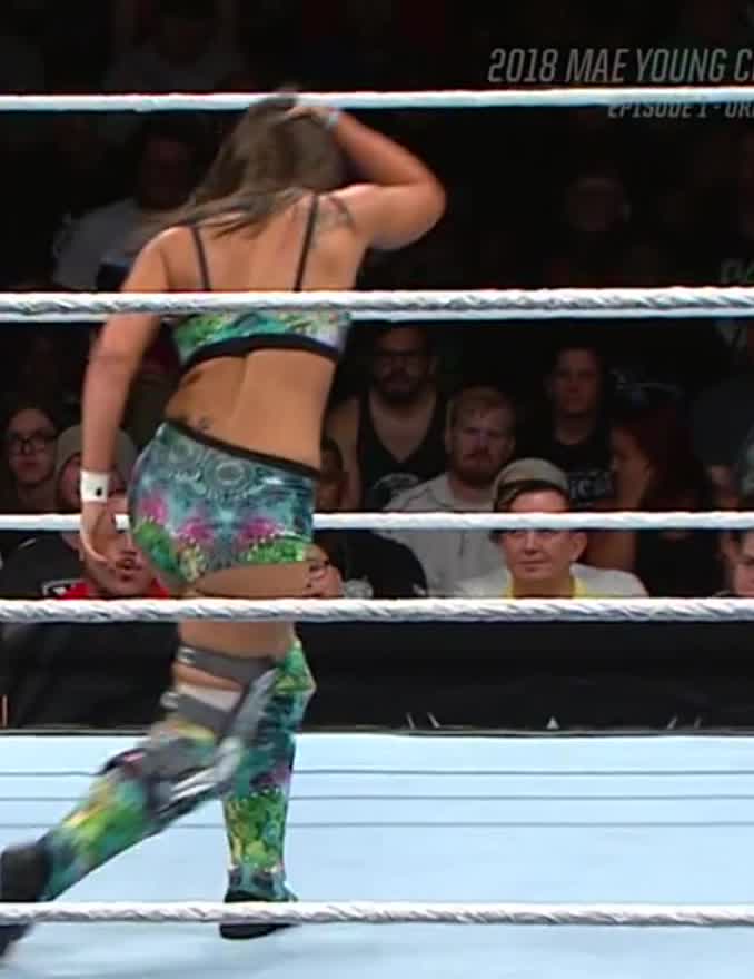 Who else wants to spank Tegan's big fat butt?