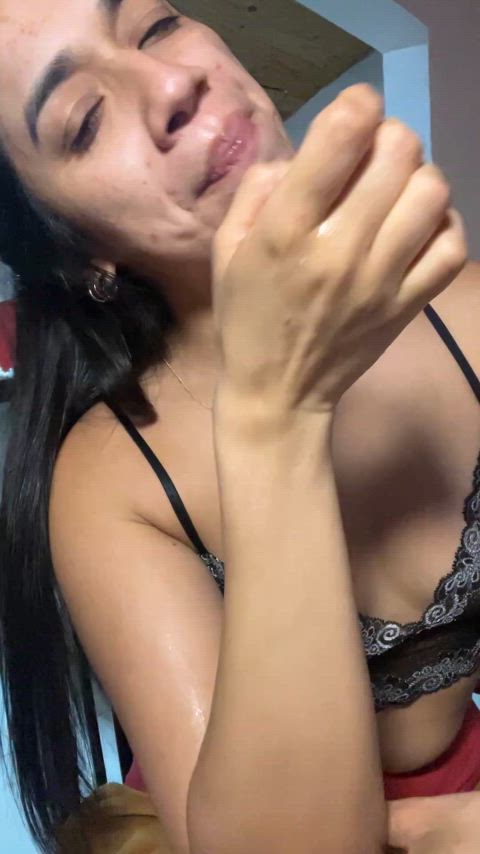 All the honey is dripping outt