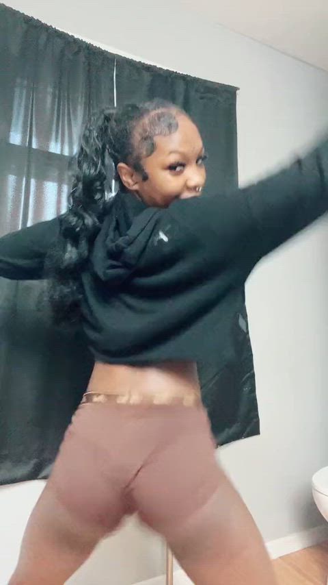 Throwing this teen ass around, someone come fuck me