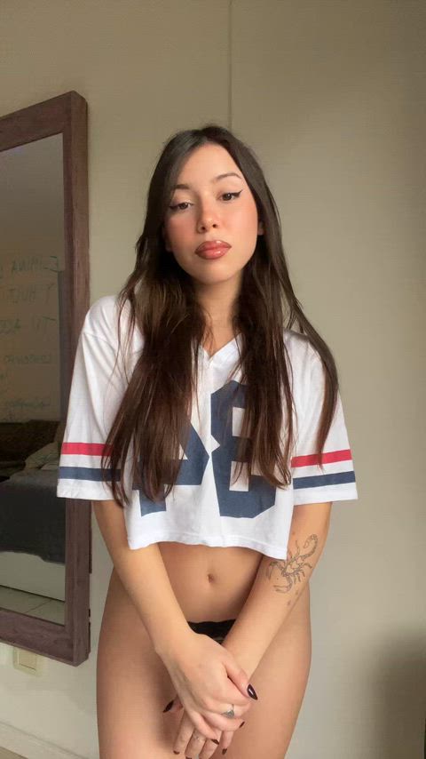 I finally decide to show you my latina natural & soft tits, what’s your response?😁