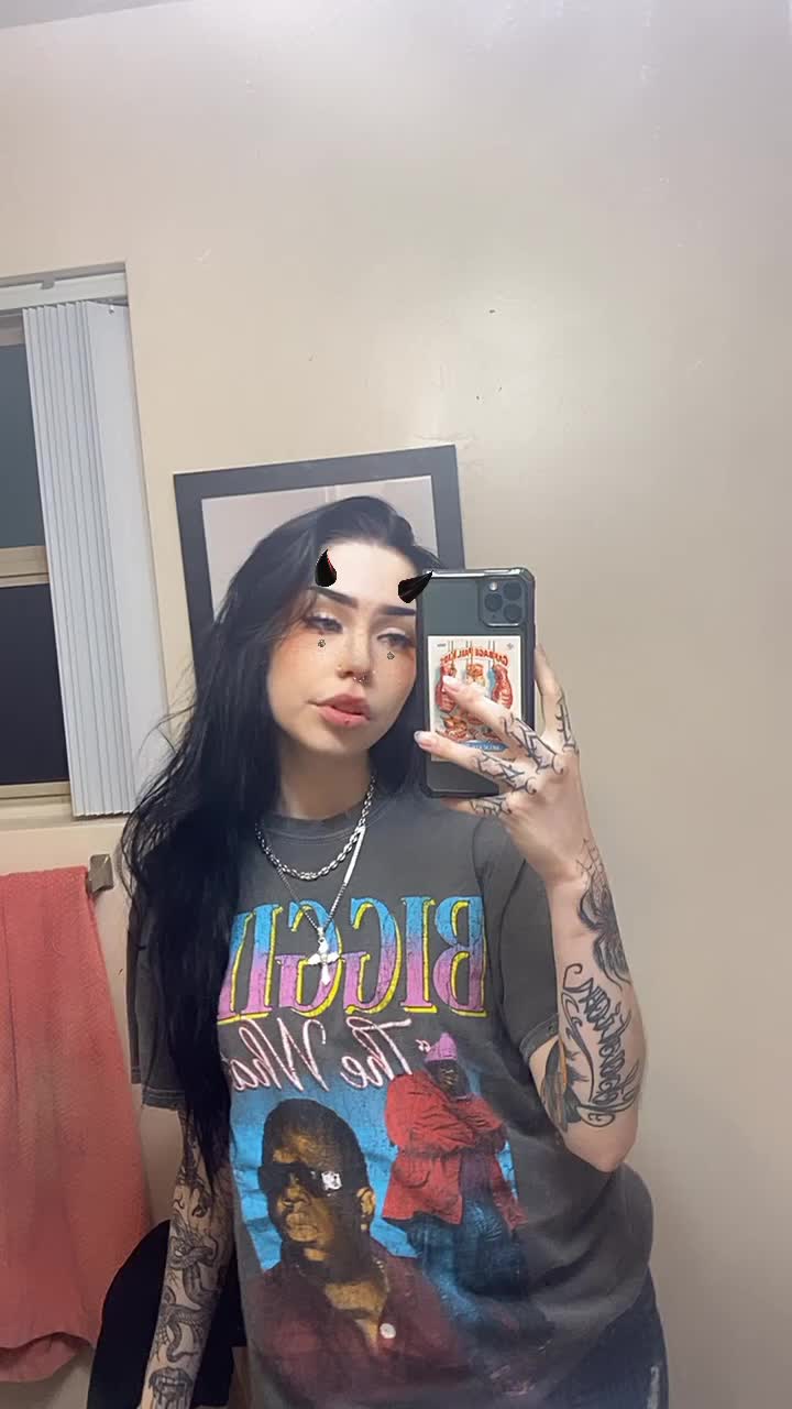 A quick video I made while my friends were waiting for me /.\