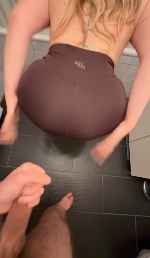 Not sure why, but seeing my leggings soaked with cum makes me so horny.
