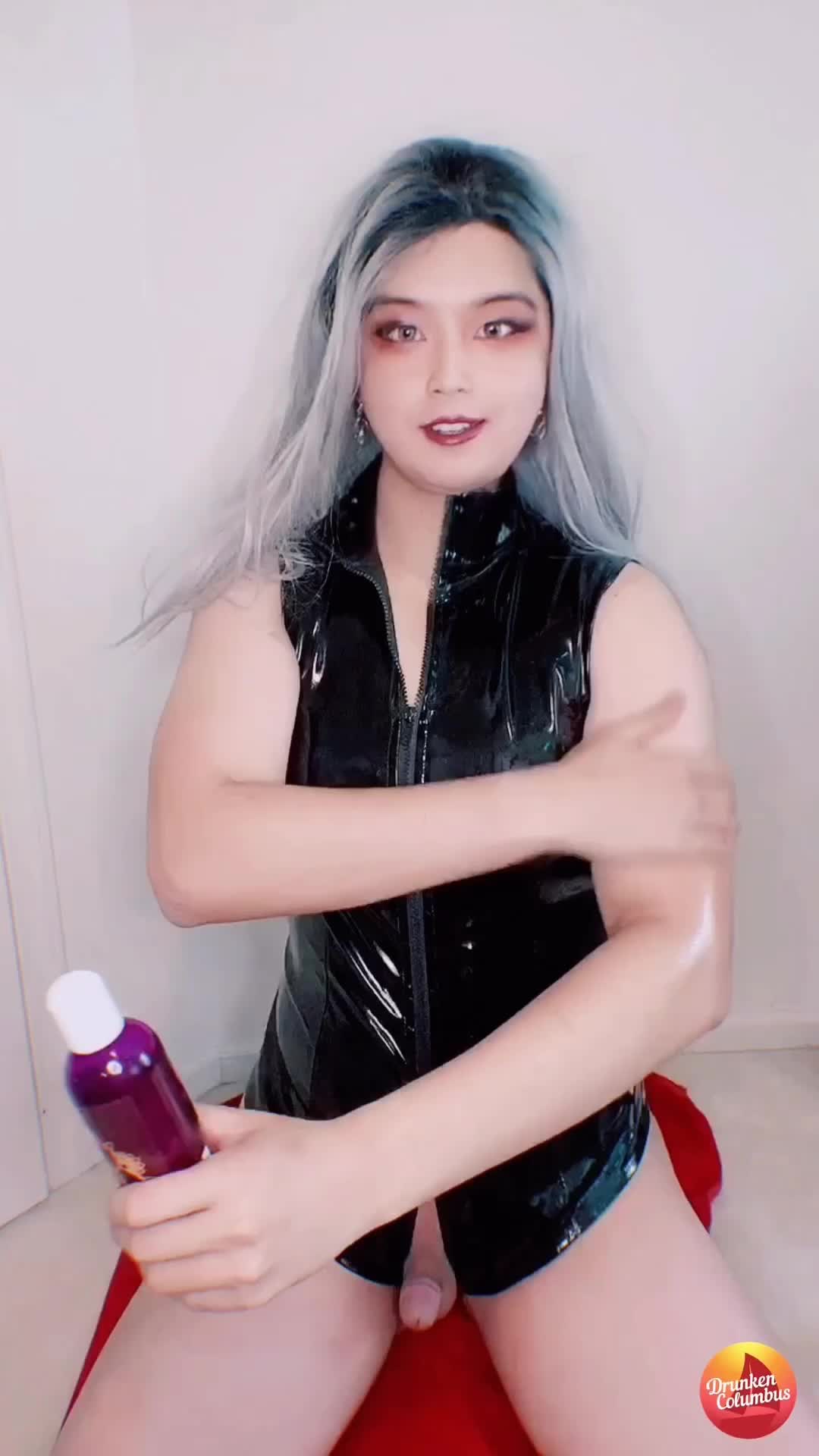 Massage oil makes me look all shiny ✨