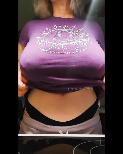 A lil'bit titty reveal 🤗