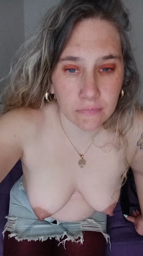 Happy Tuesday morning with my free tits and jeans for you