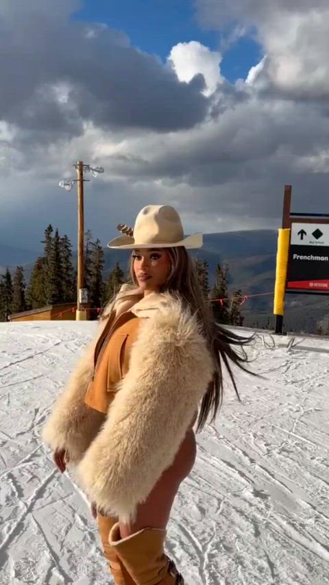 Joseline Hernandez 🙂