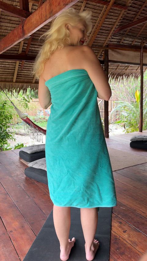 Pls write one word if you want to be friends with grandma... f50