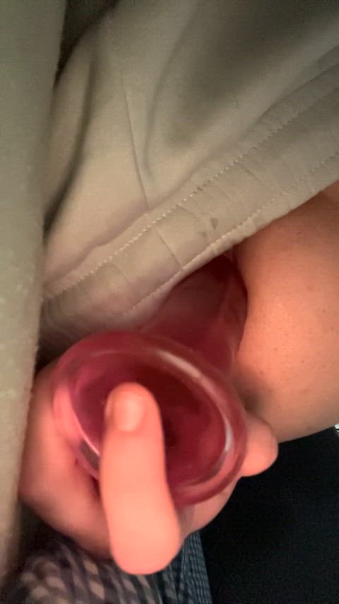 (18) Heimlich meine Pussy gefickt während die ganze Familie nebenan war