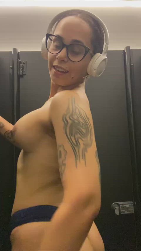 Getting too slut at gym bathroom