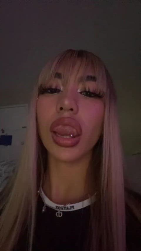 Tongue like venom, ready to leave you shaking