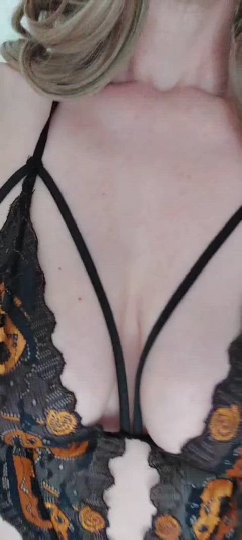 Milf boobs still got that jiggle for daddy ππ»