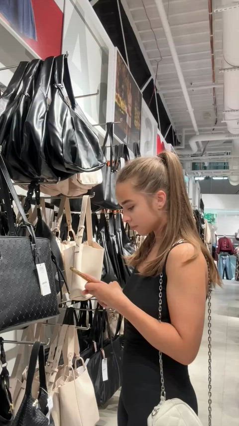 Look what kind of handbag I'm looking for here