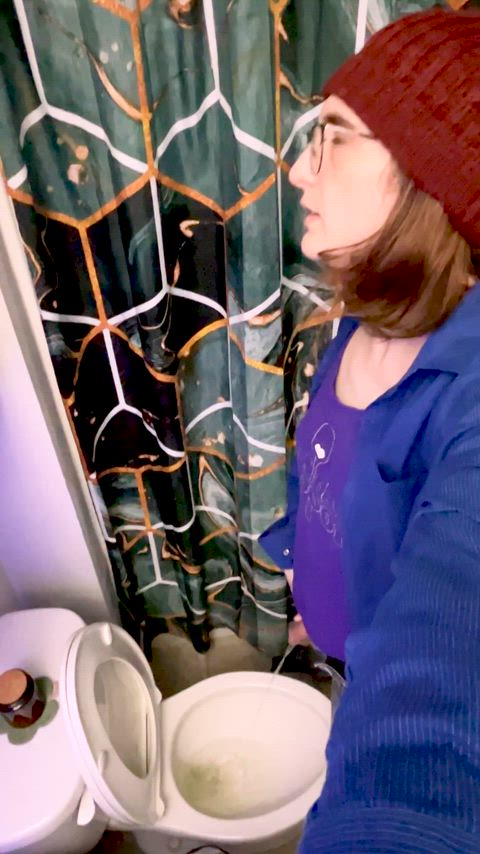 Felt cute, had to pee. Just made sense to record it.