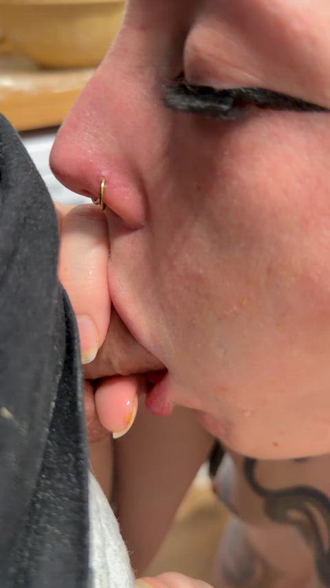 Spit bubbles <33 ONLYFANS.COM/PIXXIEBUNS • FANSLY.COM/PIXXIEBUNS thumbnail