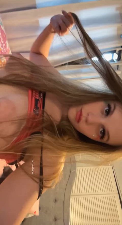 what's the first thing u look for in a fun girl like me?