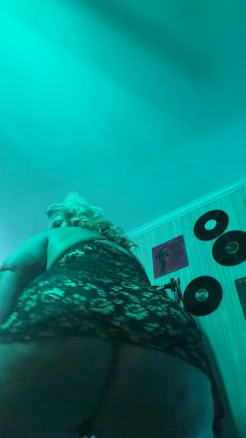 Would you jerk off to my asshole pics? if yes drop YEAH and i send you some :)