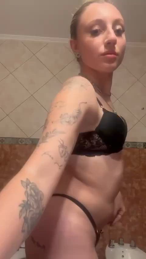 19F [F4M]—mind spoiling me if I slide onto your lap, Daddy?